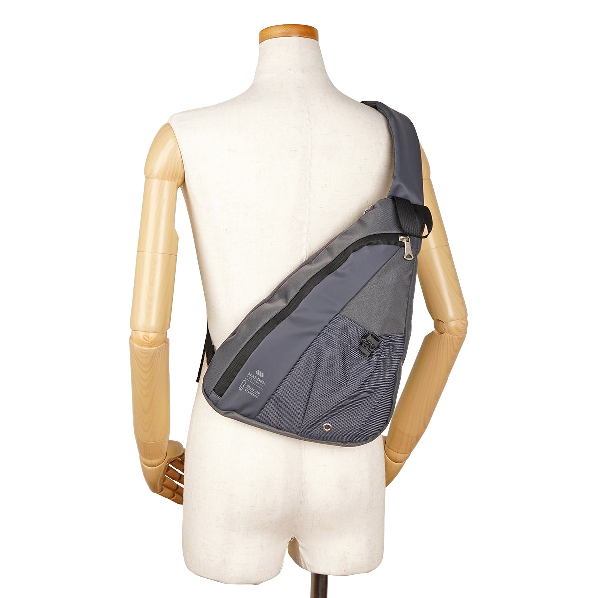 MADDENxGear’s JAM コラボ ボディバッグ ダークグレー